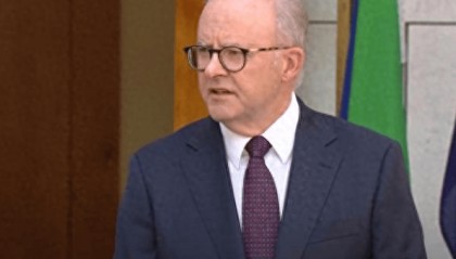 警报拉响！澳大利亚军机无视警告再闯南海，解放军紧急出动，发射干扰弹，事情果然不简单