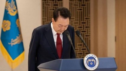 法院下达“最后通牒”，连抓人带抄家，尹锡悦还能垂死挣扎一下？