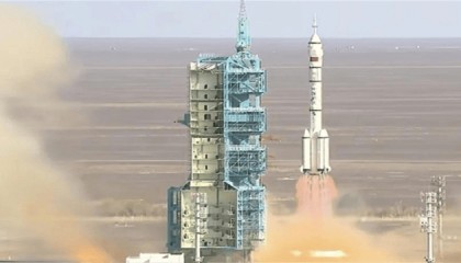 太阳翼才修好没多久，又有“敌”撞过来了？3名航天员紧急加防