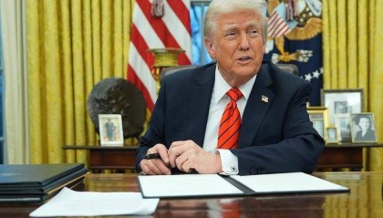 特朗普宣布对所有输美钢铝征收25%关税 欧盟和欧洲多国强烈回应