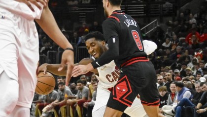 米切尔36+8拉文26分 莫布利两双骑士胜公牛豪取12连胜