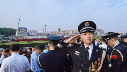 登上“青春集结号”，这三名青年的故事为何引起阵阵欢呼？