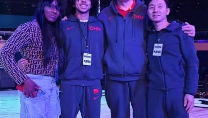 朱正身高1米8摸高3米38！ 妈妈牙买加人爸爸中国人