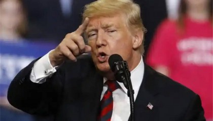 中方偏不上谈判桌，特朗普被逼急，对华态度大变，一点办法都没有