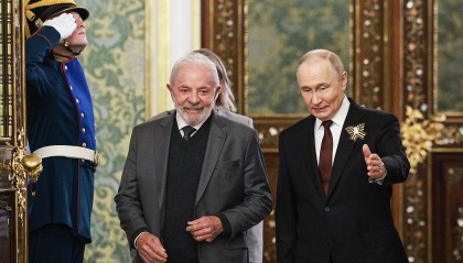 卢拉本打算顺路去莫斯科，劝普京亲自参加谈判