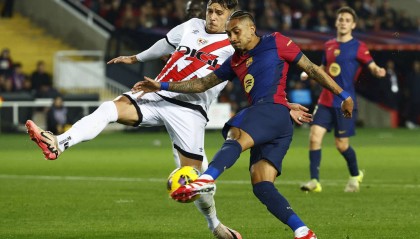 西甲-莱万点射建功 巴萨1-0巴列卡诺取4连胜重回榜首