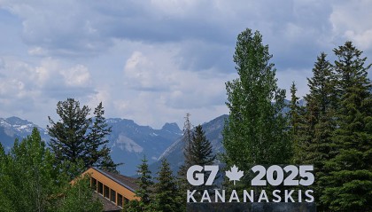 斯塔默折腰和卡尼的沉默：G6正各自用新方式“钓”住特朗普