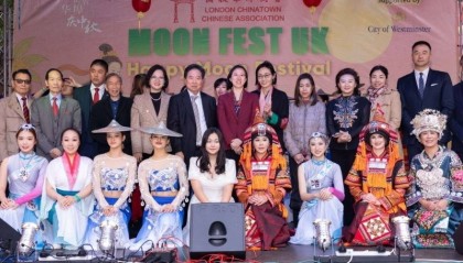伦敦华埠喜迎中秋 共庆花好月圆