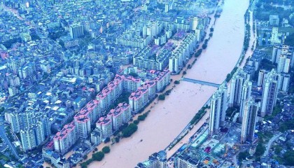 广东怀集突发洪水超百年一遇，当地人讲述：水在慢慢退，长这么大第一次见这么大水