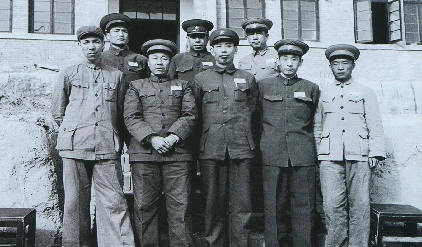 1949年，王世泰到地方任职，与邓宝珊搭班子，解放战争时交过手