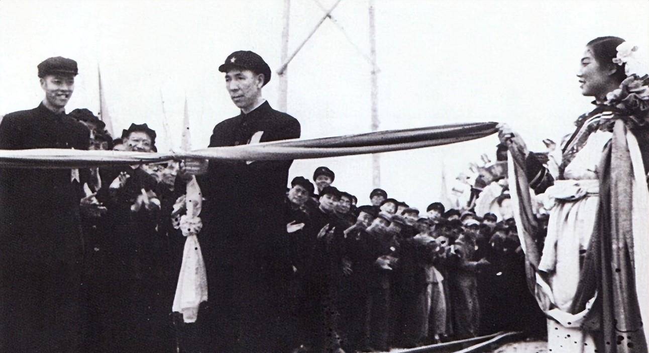 1949年，王世泰到地方任职，与邓宝珊搭班子，解放战争时交过手