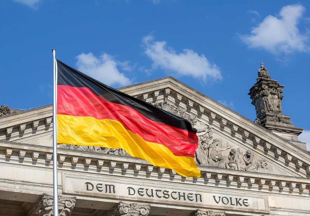 默茨对华动手，德国准备花20亿欧元换下中国设备，美国做梦都要笑醒！