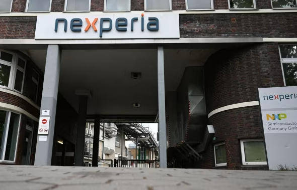 “安世客户怕再被荷兰坑,想了一招:自己去找中国工厂谈包装”