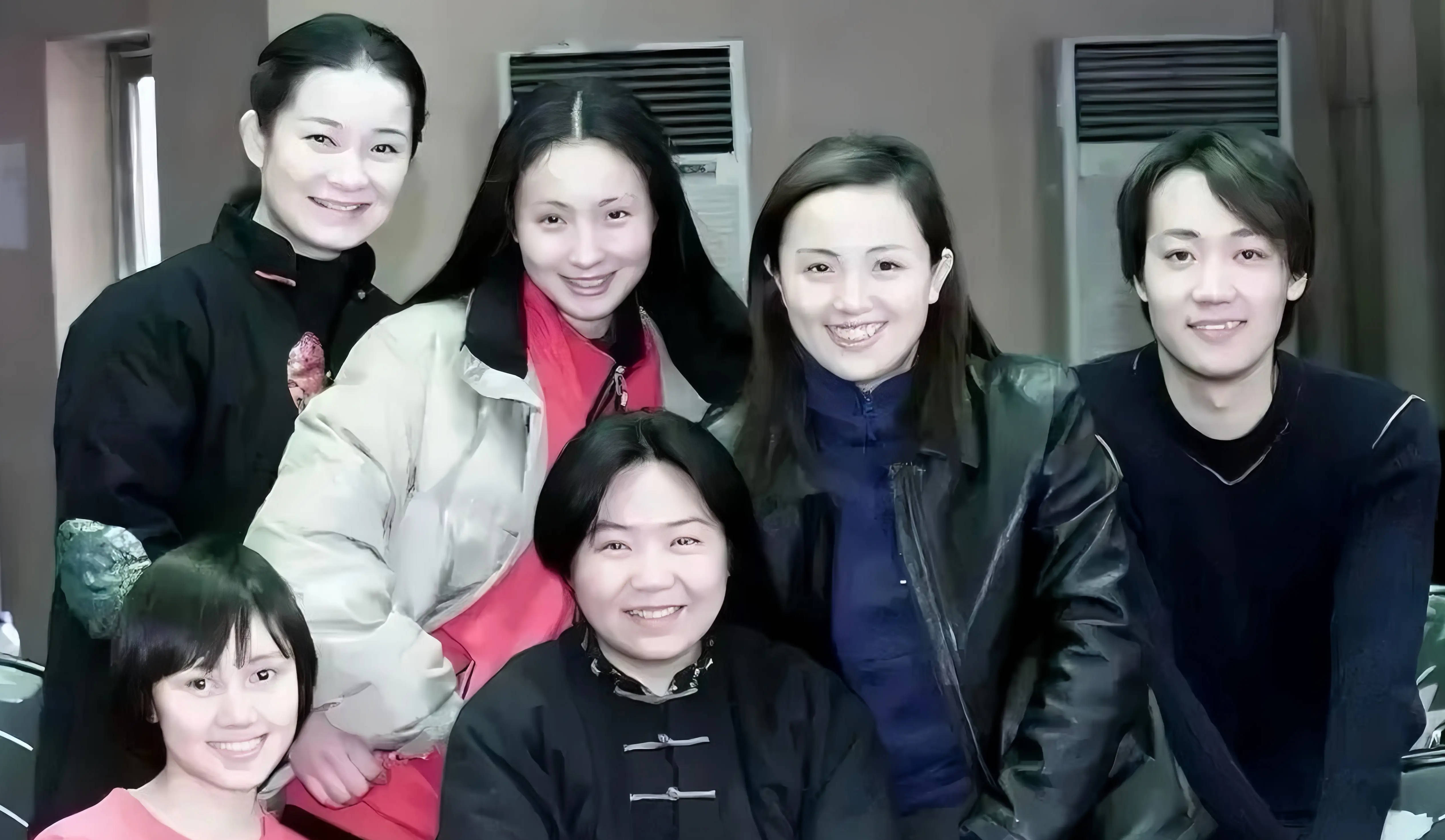 考古 | 辛柏青大孤山祈福，与朱媛媛 30 年零绯闻的“金童玉女”恋太好磕！